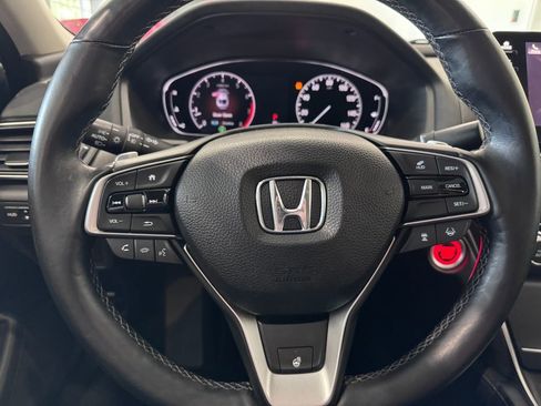 Used 2018 Honda Accord Touring image 12