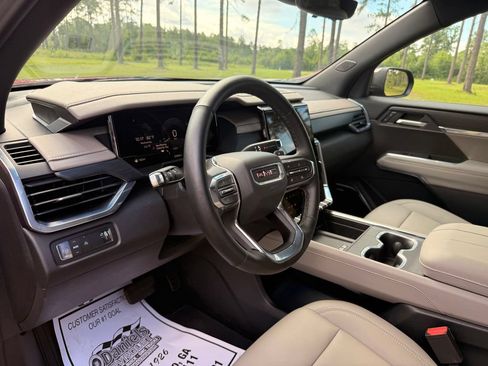 Used 2026 GMC Acadia Elevation w/ Elevation Premium Package FWD image 13