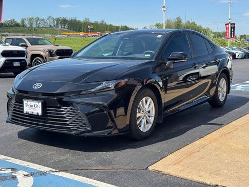 Certified 2025 Toyota Camry LE FWD image 8