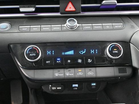 Used 2024 Hyundai Elantra SEL image 22