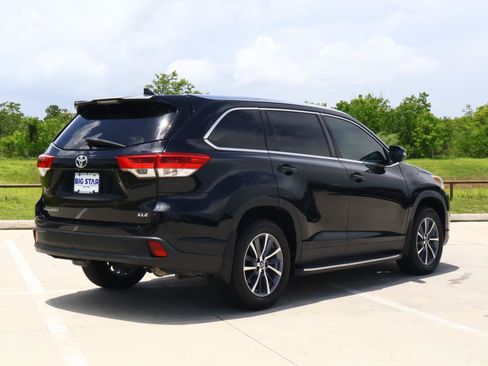 Used 2019 Toyota Highlander XLE FWD image 4