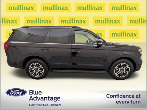 Used 2025 Ford Expedition Active image 2