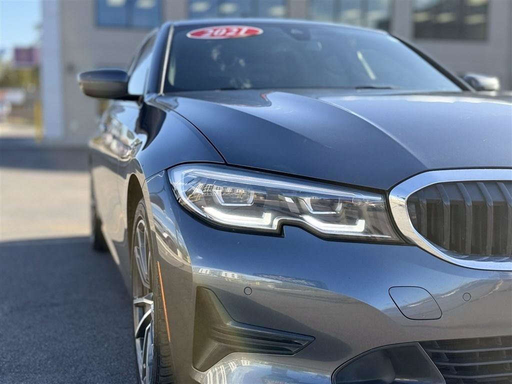 Used 2021 BMW 330i xDrive Sedan AWD/4WD image 11