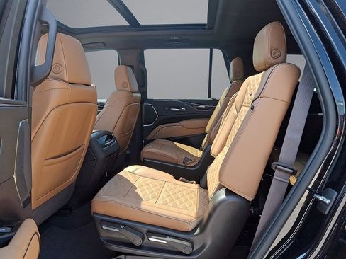 Used 2023 Cadillac Escalade Premium Luxury AWD/4WD image 26