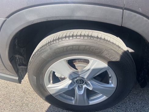 Used 2023 Toyota Highlander LE image 14