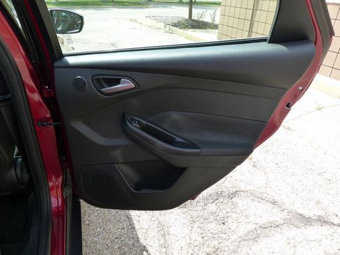Used 2017 Ford Focus Titanium FWD image 46