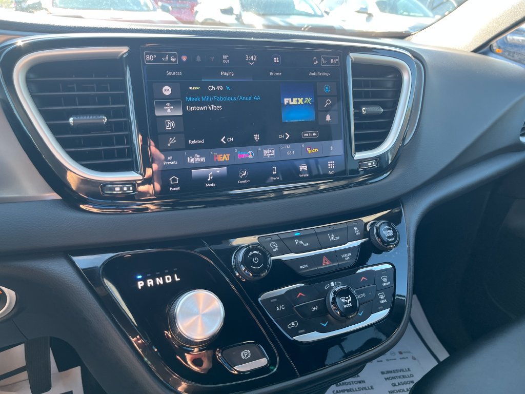 Used 2026 Chrysler Pacifica Select FWD image 17