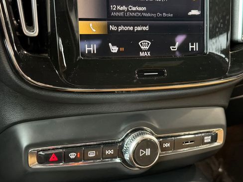 Used 2022 Volvo XC40 T5 Inscription w/ Climate Package image 23