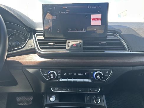 Used 2023 Audi Q5 2.0T Premium w/ Convenience Package AWD/4WD image 23