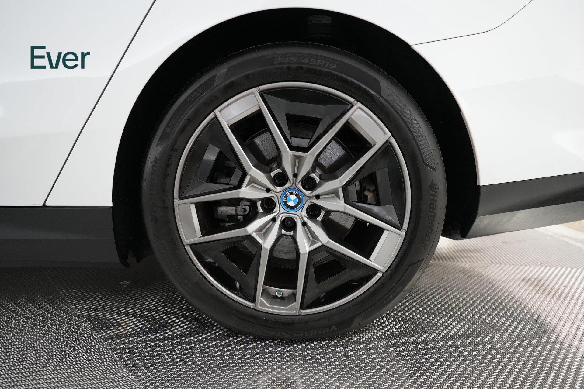 Used 2025 BMW i5 xDrive40 w/ Premium Package AWD/4WD image 9