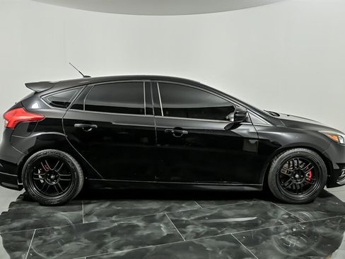 Used 2018 Ford Focus ST FWD image 10
