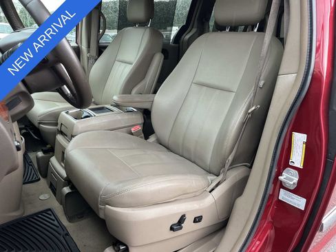 Used 2016 Chrysler Town & Country Touring w/ Driver Convenience Group FWD image 28