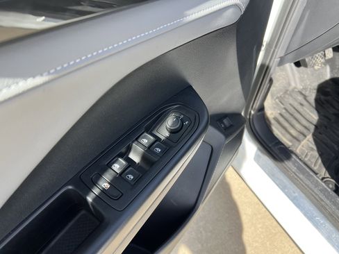 Used 2023 Volkswagen Taos SEL image 14