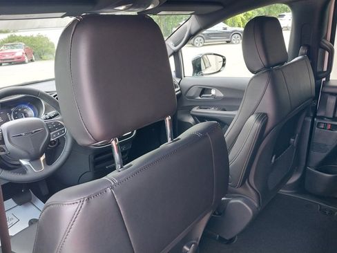 New 2026 Chrysler Voyager LX image 32