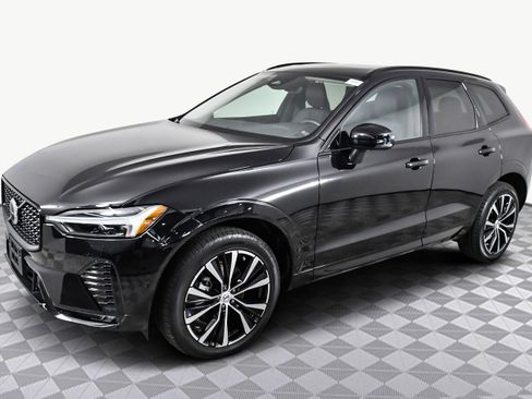 Used 2024 Volvo XC60 B5 Plus image 4