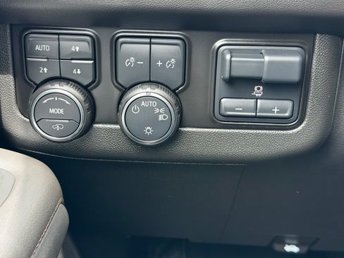 Used 2024 Chevrolet Tahoe High Country w/ Advanced Technology Package AWD/4WD image 30