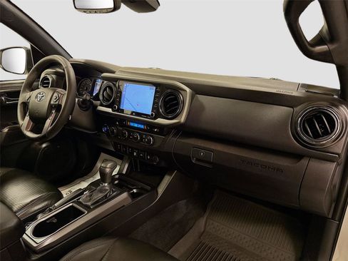 Used 2021 Toyota Tacoma TRD Off-Road w/ TRD Premium Off Road Package AWD/4WD image 30