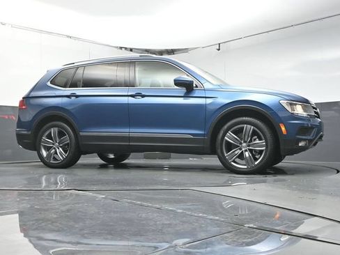 Used 2020 Volkswagen Tiguan SEL FWD image 34