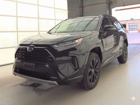 Used 2022 Toyota RAV4 SE w/ Convenience Package AWD/4WD image 2