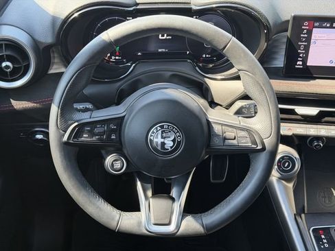 Used 2024 Alfa Romeo Tonale Veloce AWD/4WD image 11