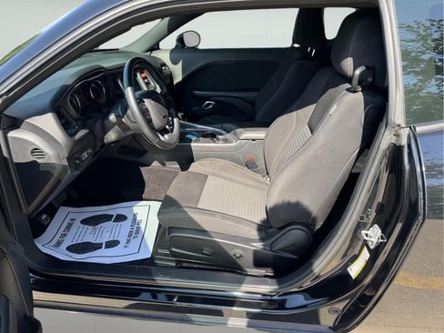 Used 2018 Dodge Challenger SXT RWD image 8