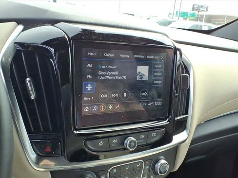 Used 2023 Chevrolet Traverse LT image 11