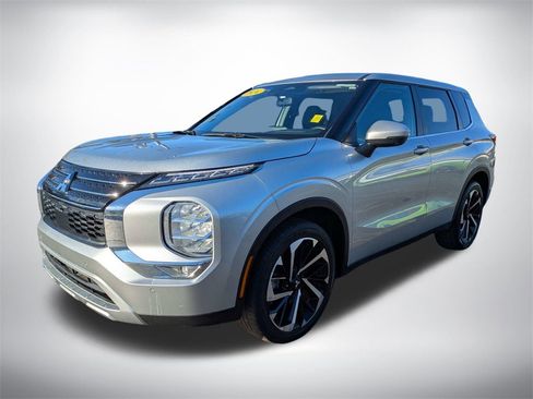 Used 2024 Mitsubishi Outlander SE image 8