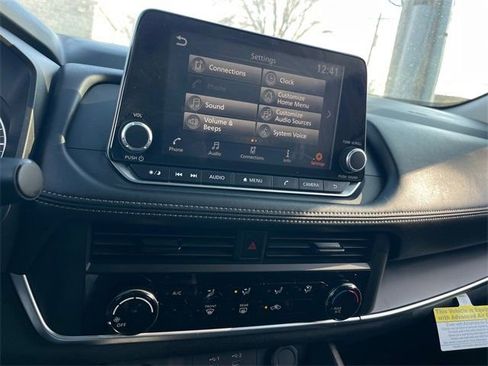 Used 2025 Nissan Rogue S image 15