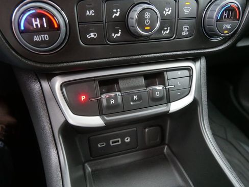 Used 2023 GMC Terrain SLE w/ Driver Convenience Package image 25