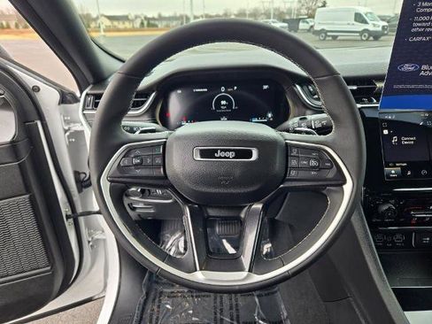 Used 2023 Jeep Grand Cherokee Altitude AWD/4WD image 35