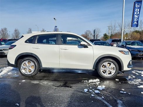 Used 2023 Honda HR-V LX image 7