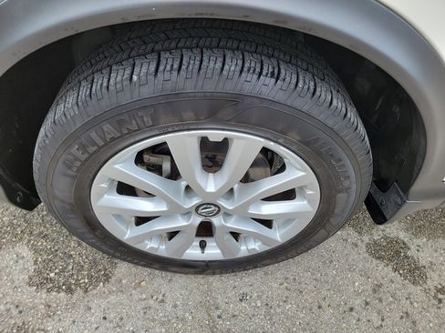 Used 2020 Nissan Rogue Sport SV w/ Technology Package FWD image 9