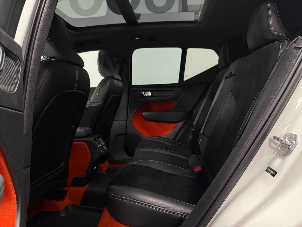 Used 2021 Volvo XC40 T5 R-Design AWD/4WD image 10