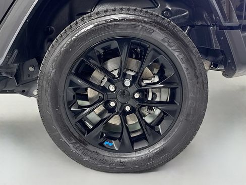 Used 2023 Jeep Wrangler Unlimited Sahara w/ Cold Weather Group AWD/4WD image 8