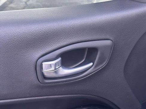 Used 2018 Jeep Compass Latitude w/ Popular Equipment Group image 17