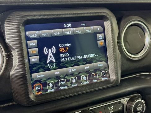 Used 2019 Jeep Wrangler Unlimited Sahara w/ Dual Top Group AWD/4WD image 18
