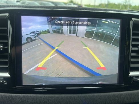 Used 2025 Chrysler Pacifica Select FWD image 12