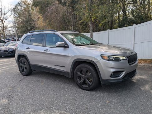 Used 2020 Jeep Cherokee Latitude Plus image 23