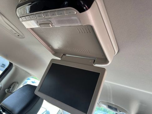 Used 2019 Chrysler Pacifica Touring Plus w/ Cold Weather Group FWD image 16