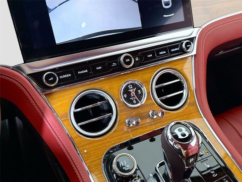 Used 2021 Bentley Continental GT image 22