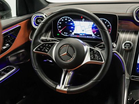 Used 2023 Mercedes-Benz GLC 300 4MATIC image 16
