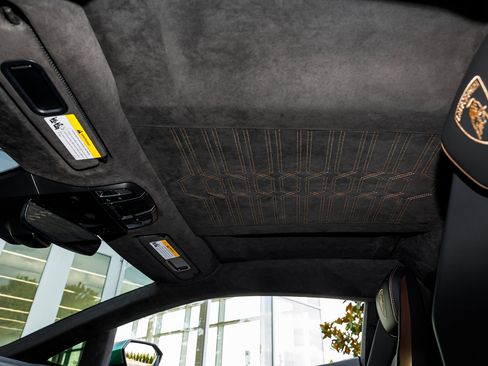 Used 2024 Lamborghini Revuelto AWD/4WD image 36