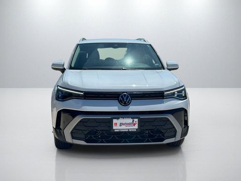 Used 2025 Volkswagen Taos SE FWD image 2