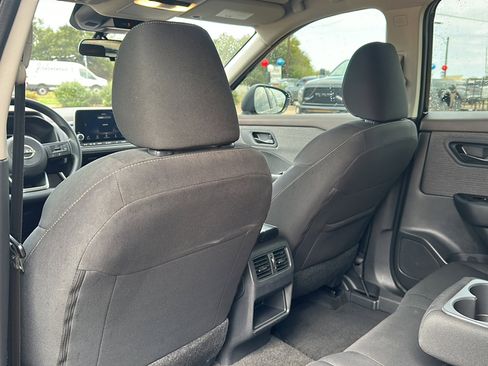 Used 2023 Nissan Rogue S image 17