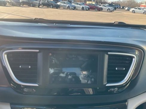 Used 2018 Chrysler Pacifica Touring Plus w/ Tire & Wheel Group image 13