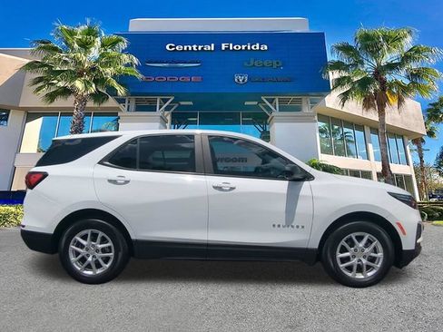 Used 2023 Chevrolet Equinox LS FWD image 4
