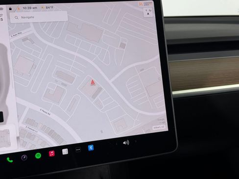 Used 2025 Tesla Model Y Long Range image 18