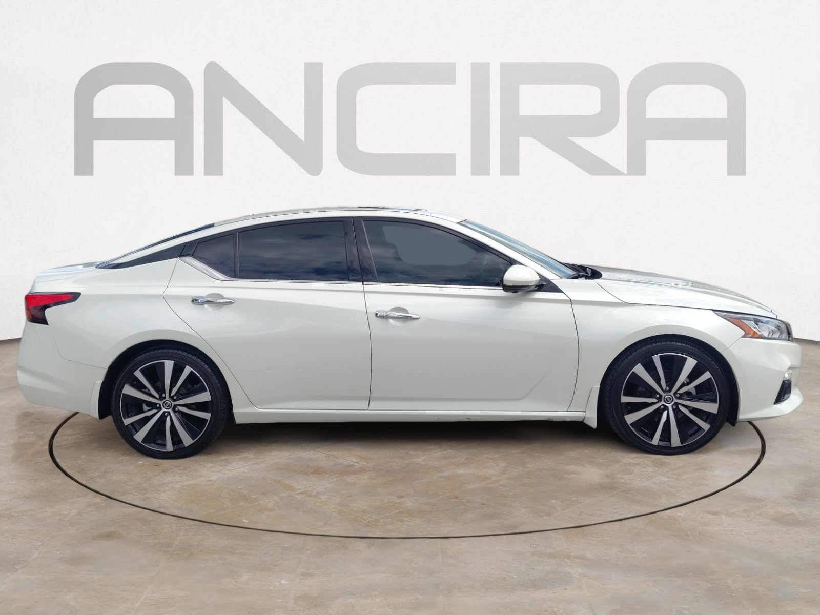 Used 2019 Nissan Altima 2.0 Platinum FWD image 12