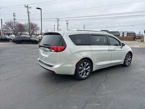 Used 2020 Chrysler Pacifica Limited image 6