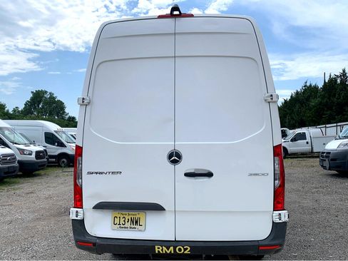 Used 2021 Mercedes-Benz Sprinter 2500 image 6